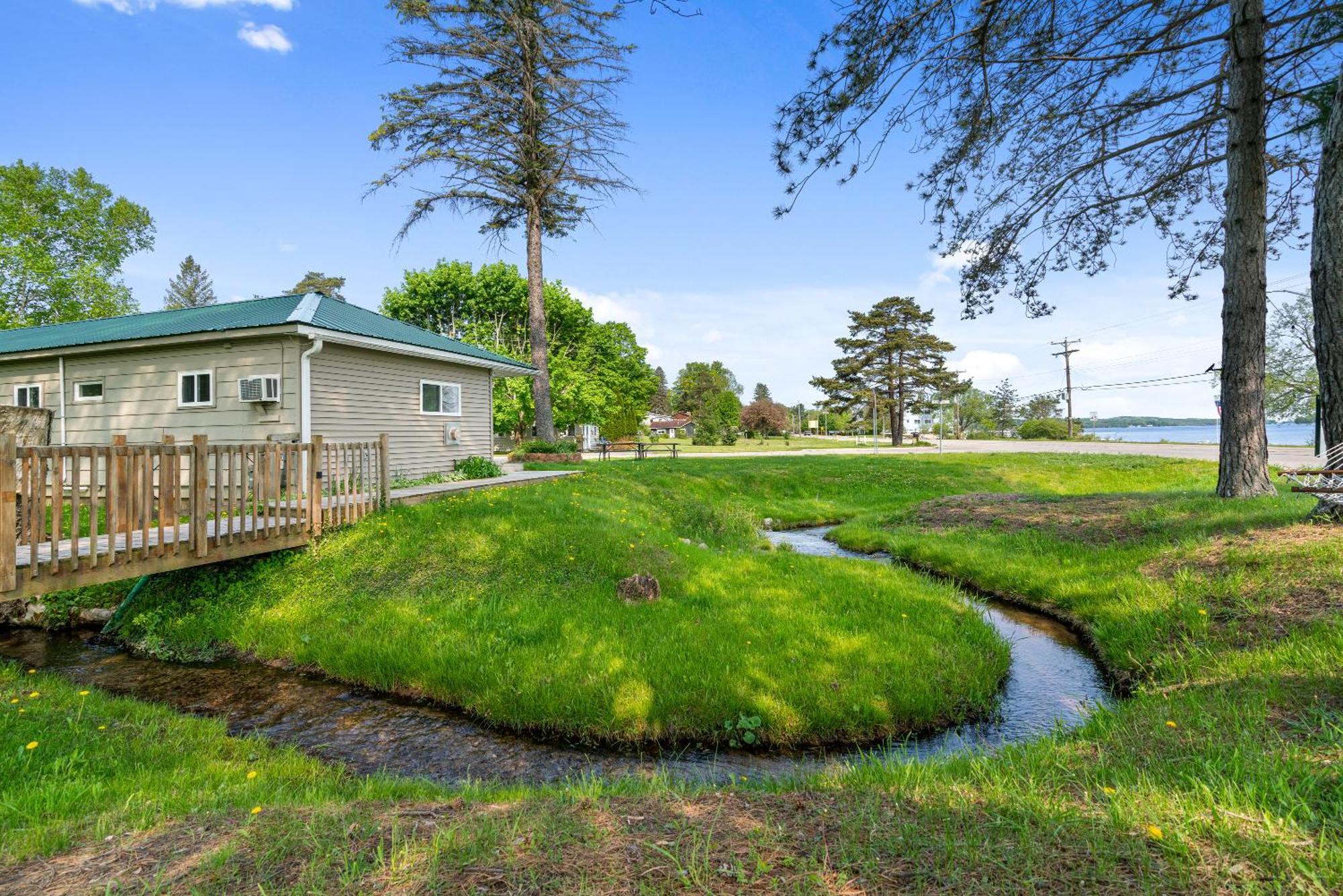 East Jordan South Arm Retreatsモーテル エクステリア 写真