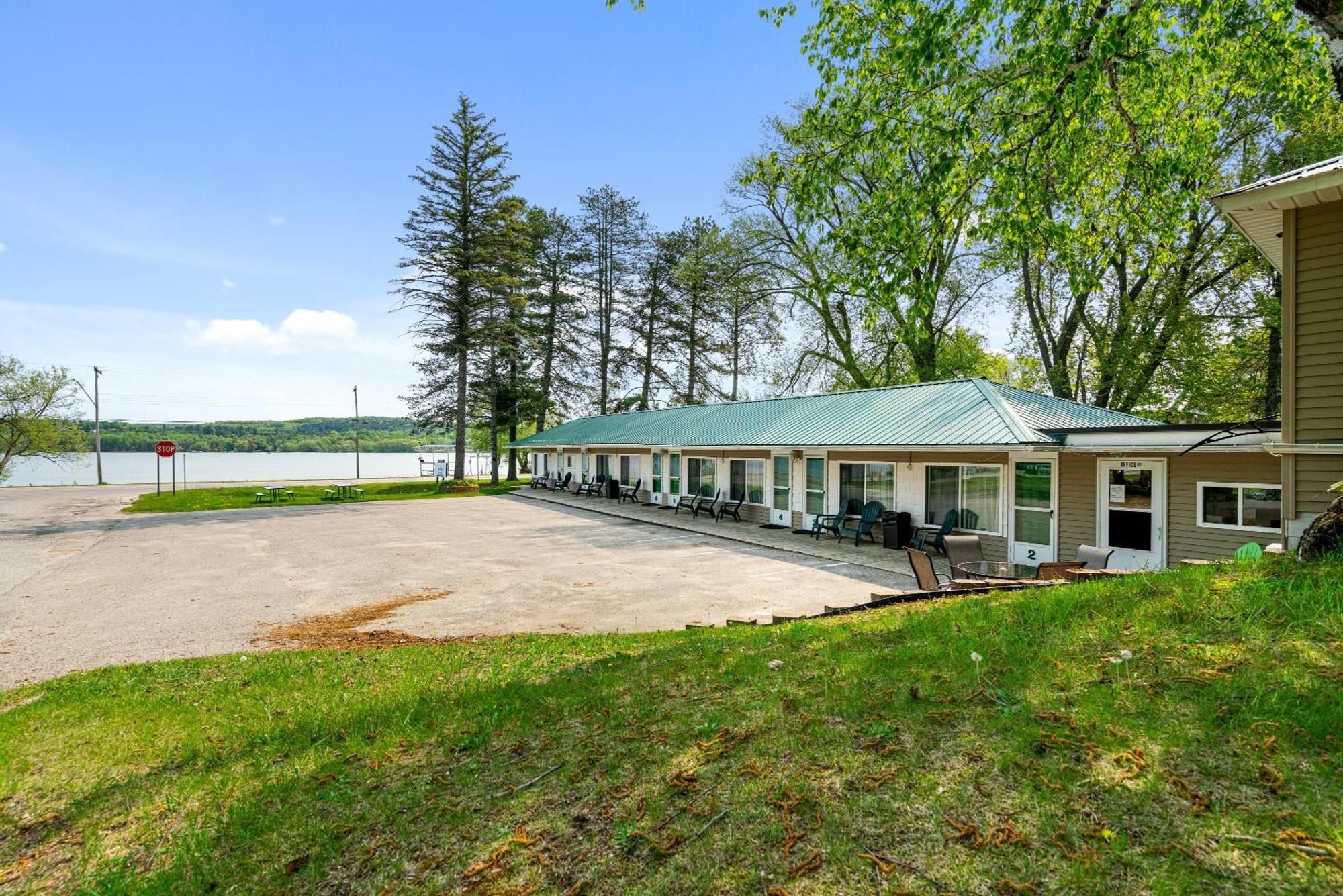 East Jordan South Arm Retreatsモーテル エクステリア 写真