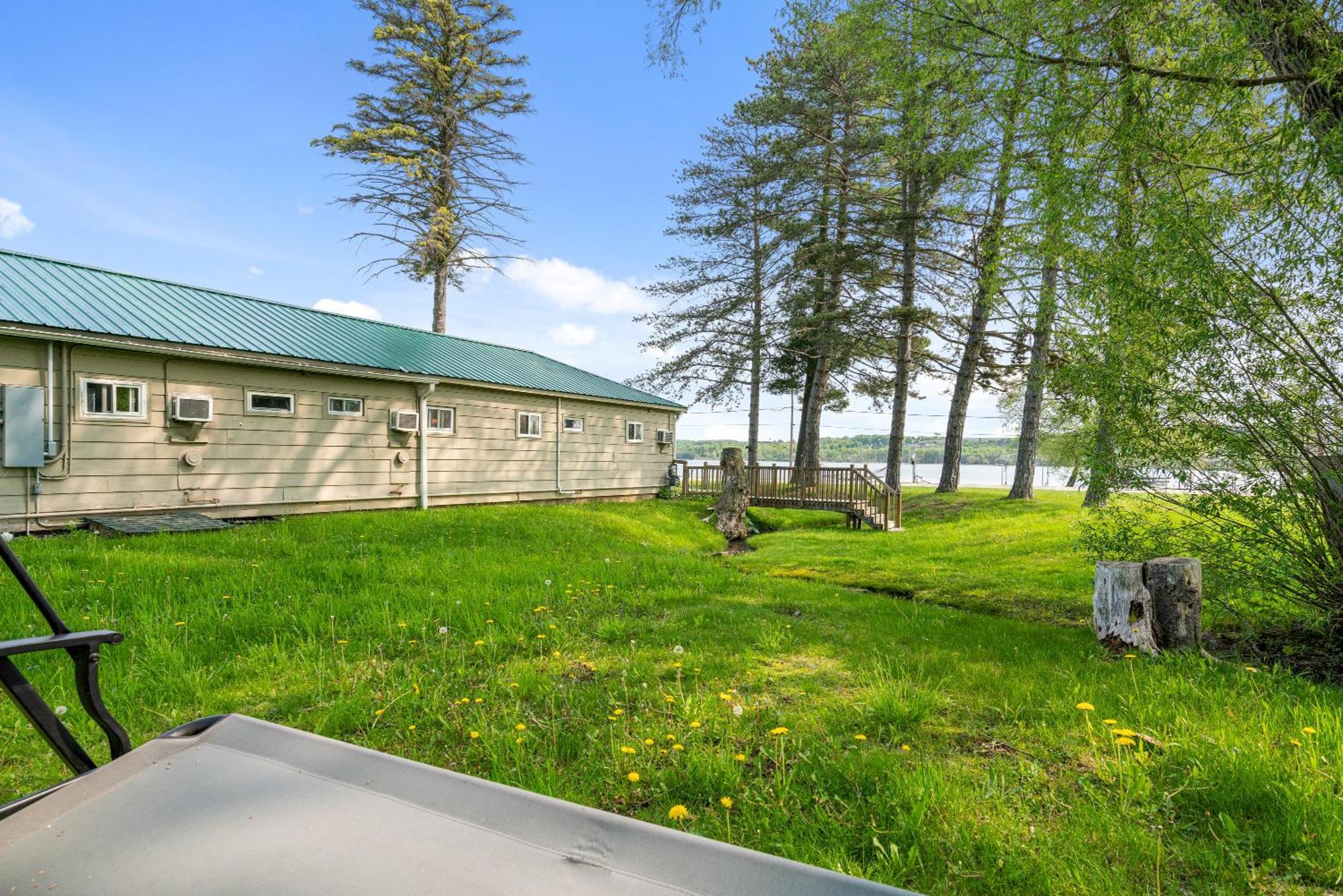East Jordan South Arm Retreatsモーテル エクステリア 写真