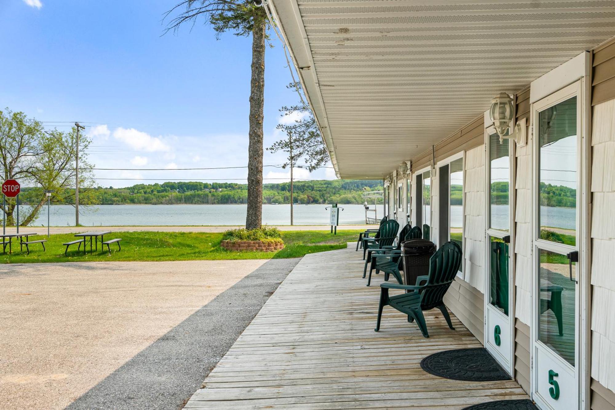 East Jordan South Arm Retreatsモーテル エクステリア 写真