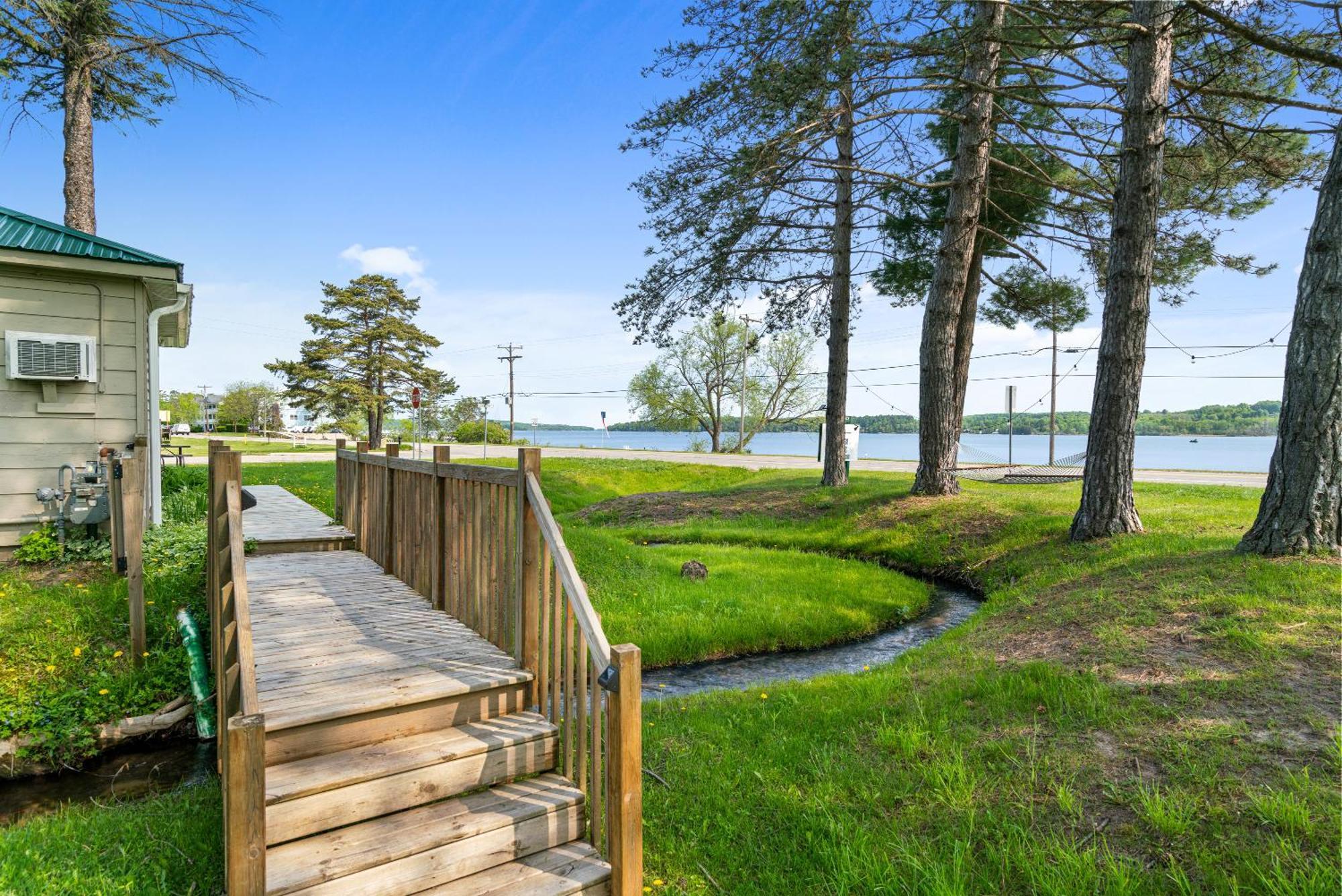 East Jordan South Arm Retreatsモーテル エクステリア 写真