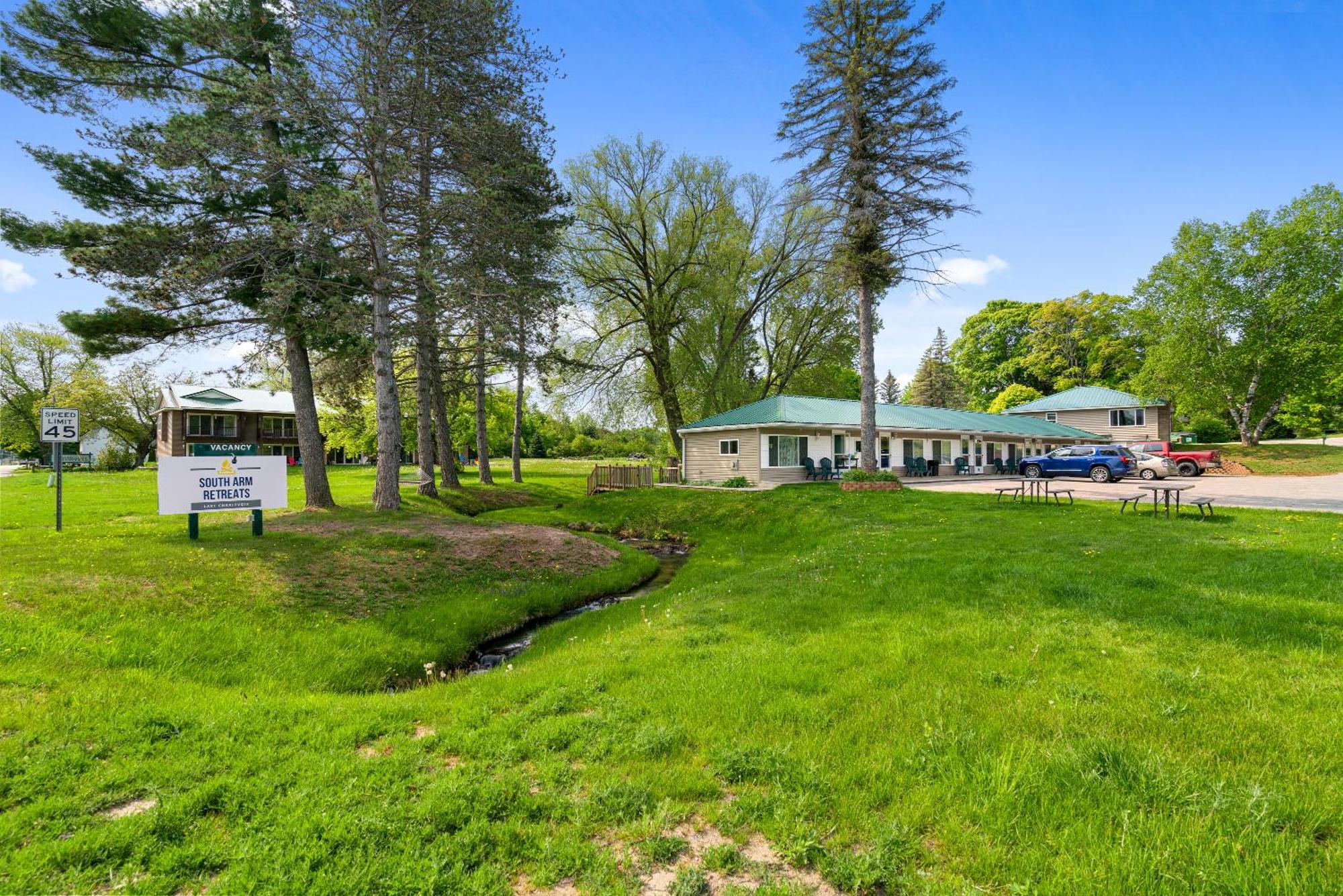 East Jordan South Arm Retreatsモーテル エクステリア 写真