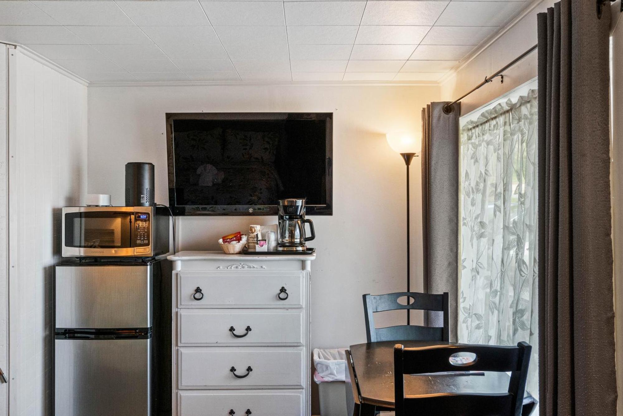 East Jordan South Arm Retreatsモーテル エクステリア 写真