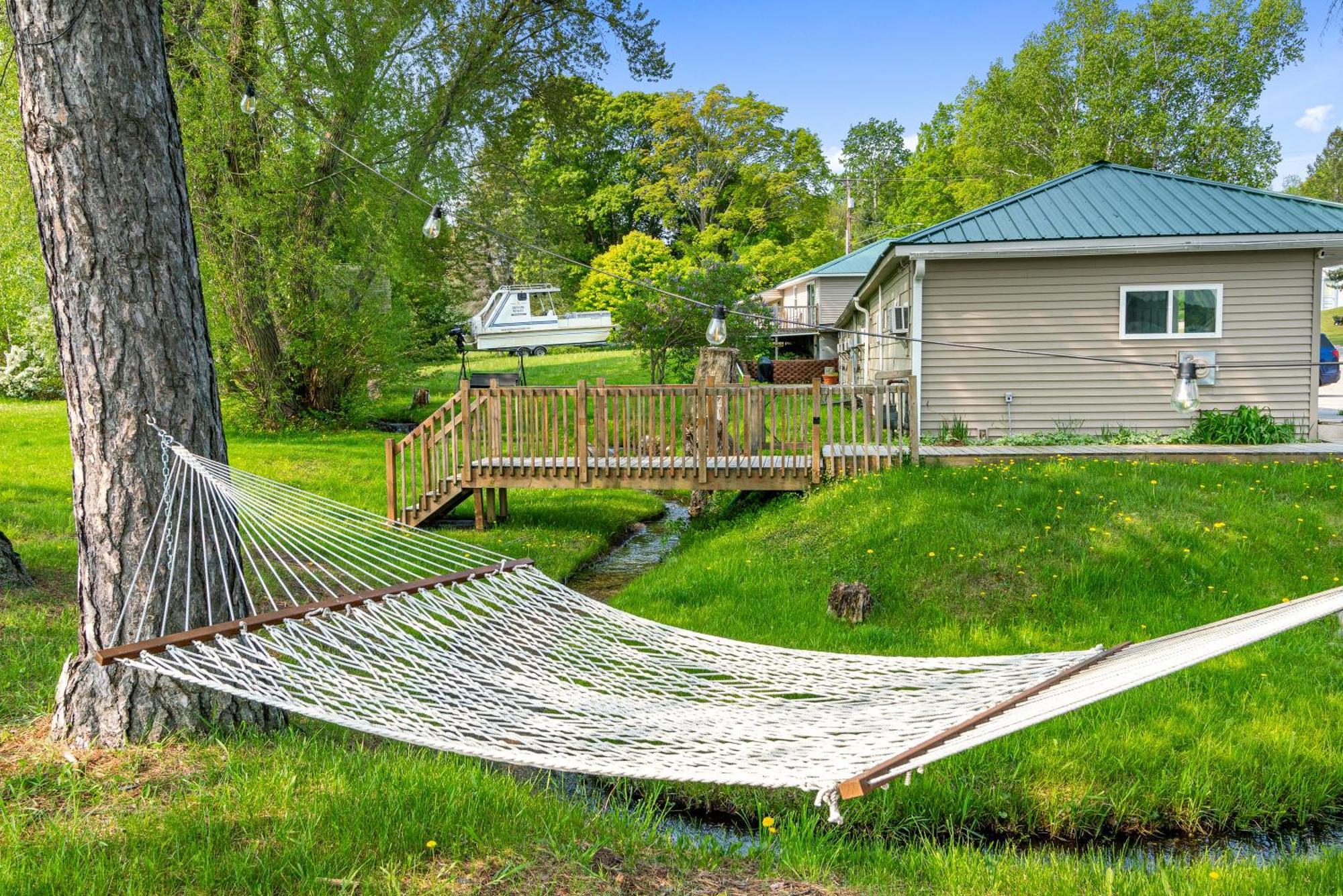 East Jordan South Arm Retreatsモーテル エクステリア 写真