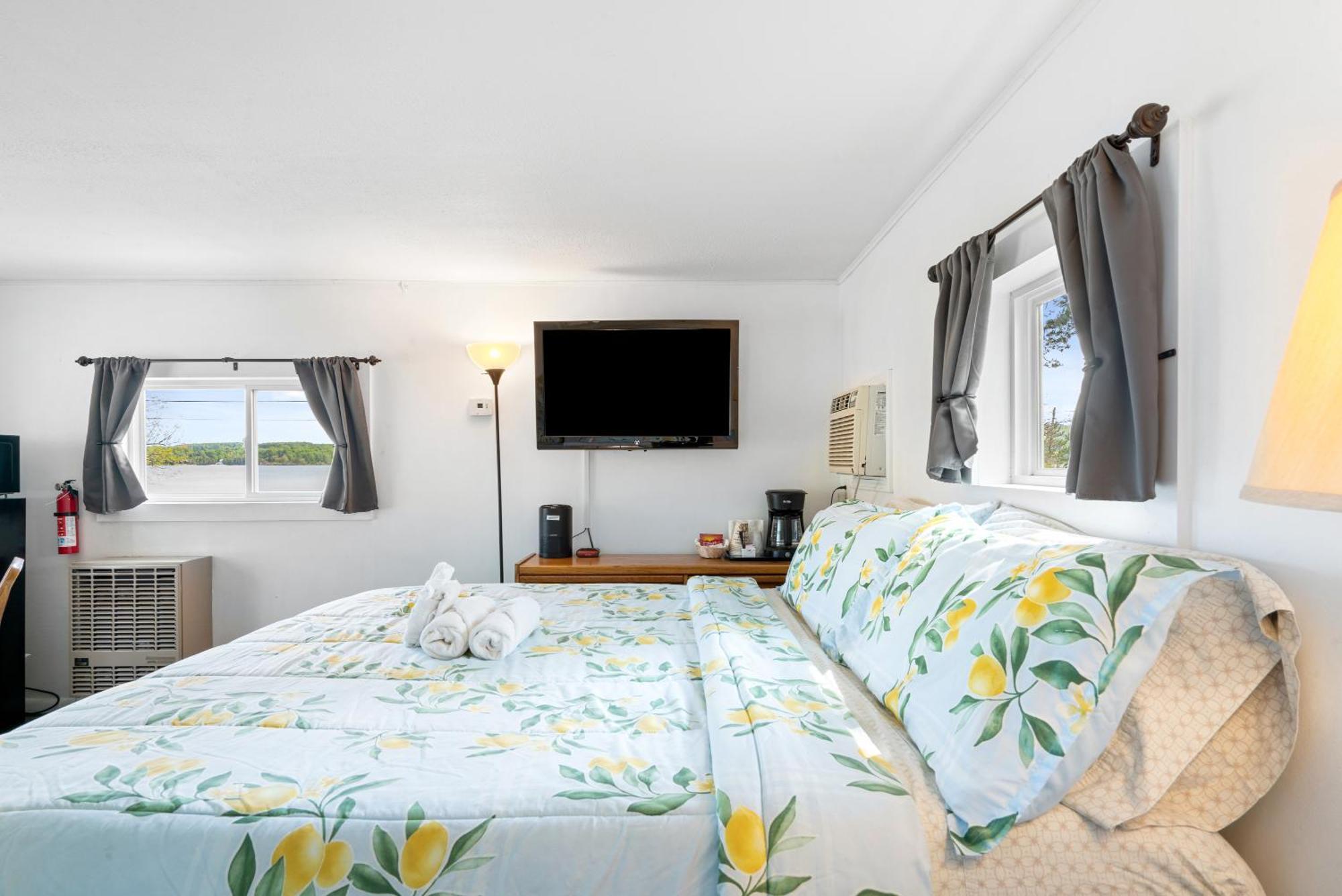 East Jordan South Arm Retreatsモーテル エクステリア 写真