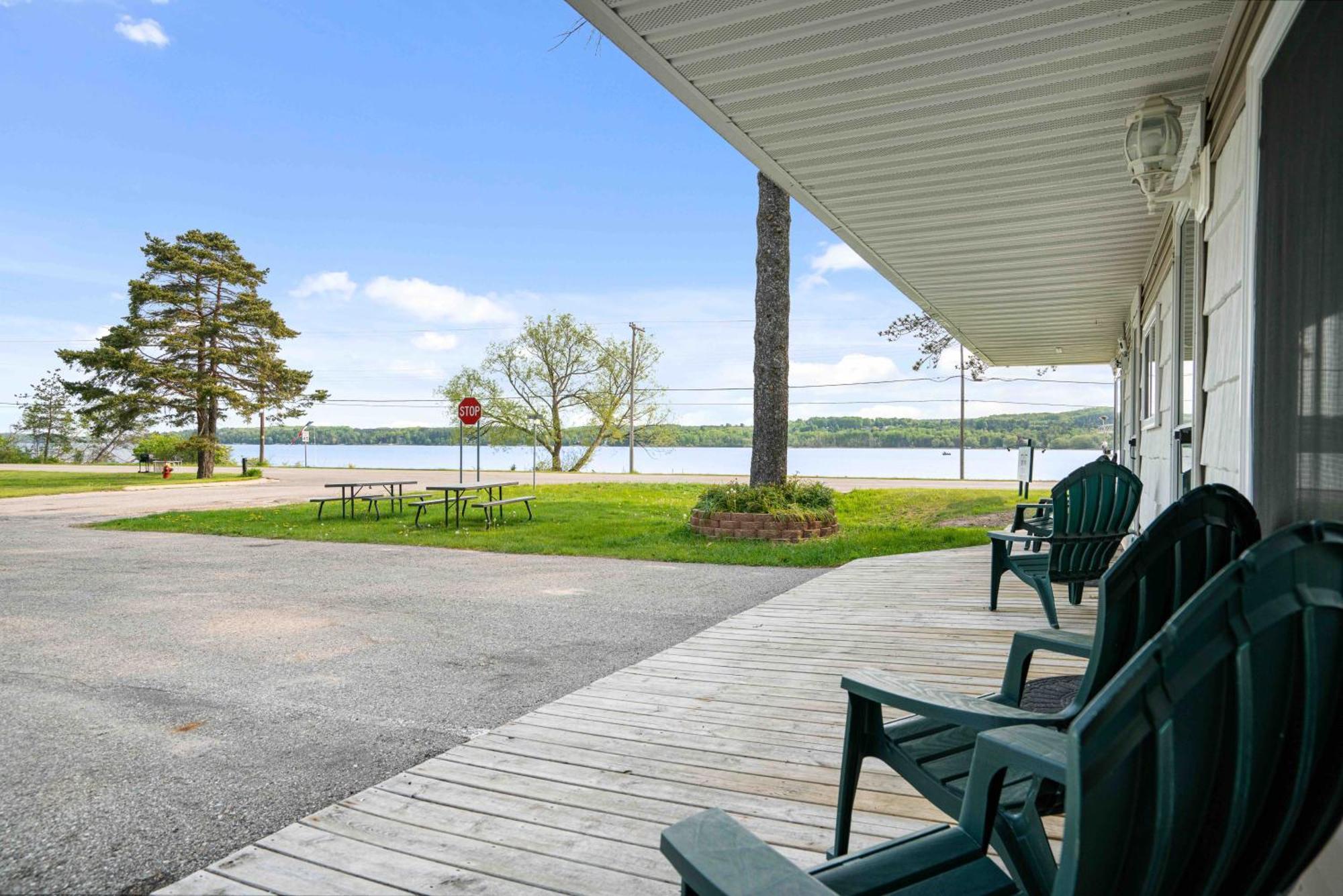 East Jordan South Arm Retreatsモーテル エクステリア 写真