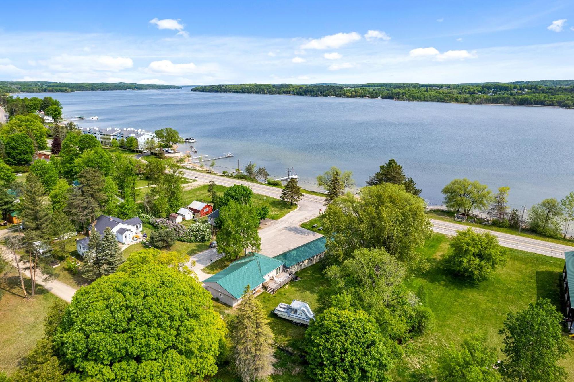 East Jordan South Arm Retreatsモーテル エクステリア 写真