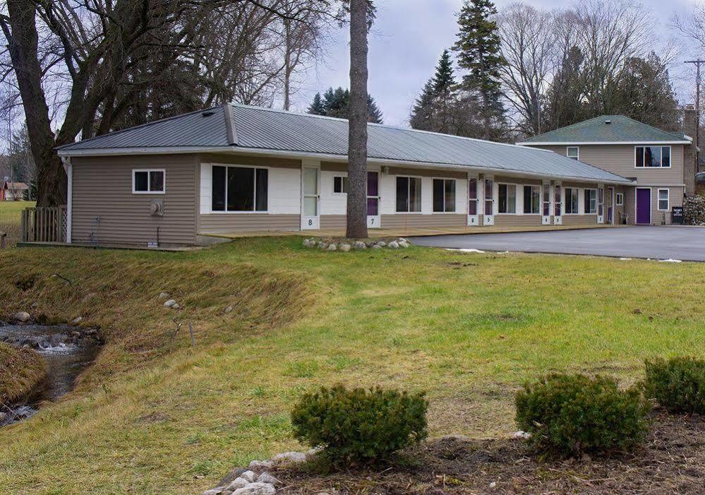 East Jordan South Arm Retreatsモーテル エクステリア 写真