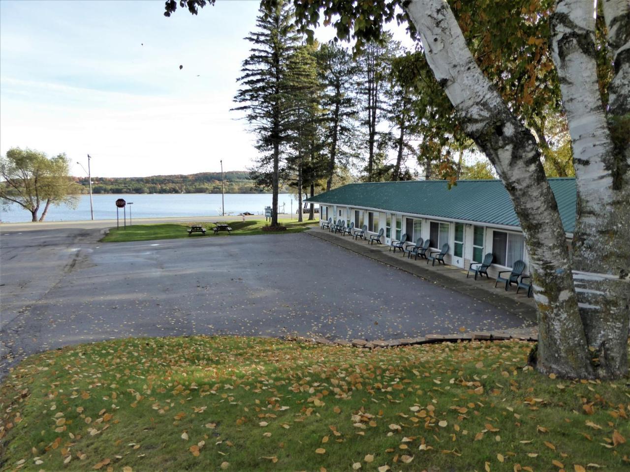East Jordan South Arm Retreatsモーテル エクステリア 写真